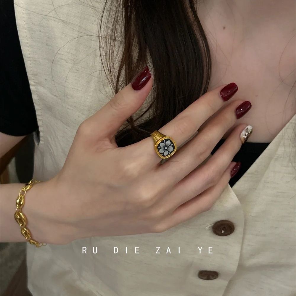 Noir Bloom Adjustable Ring