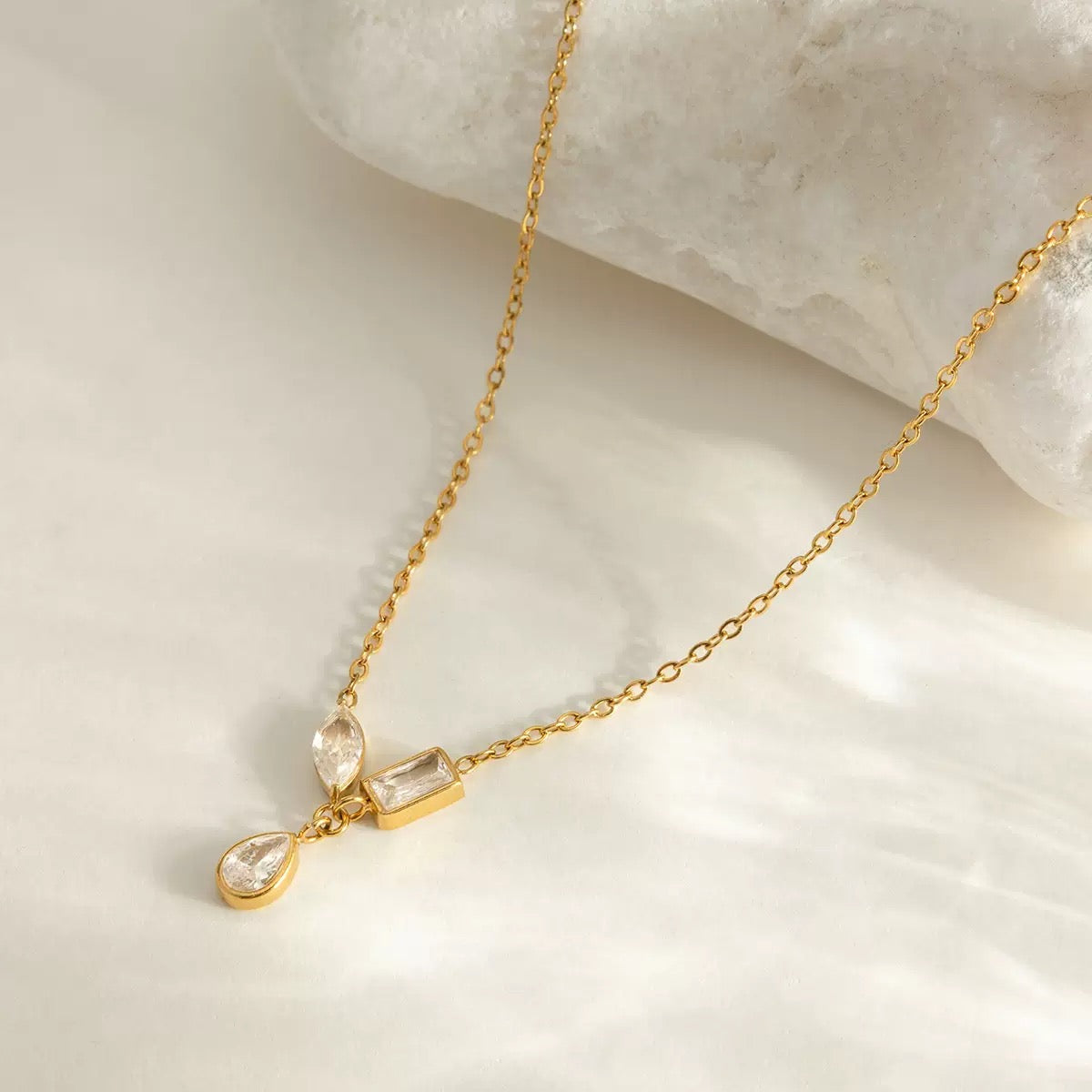 Lumi�re Trio Crystal Necklace
