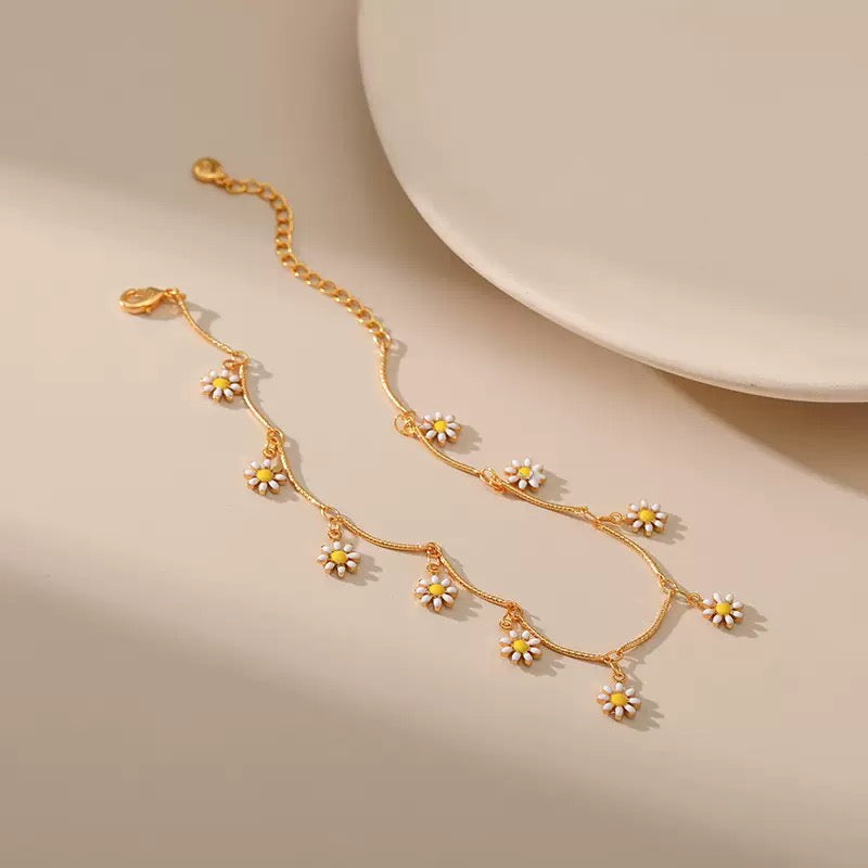 Gold-Plated Daisy Charm Anklet