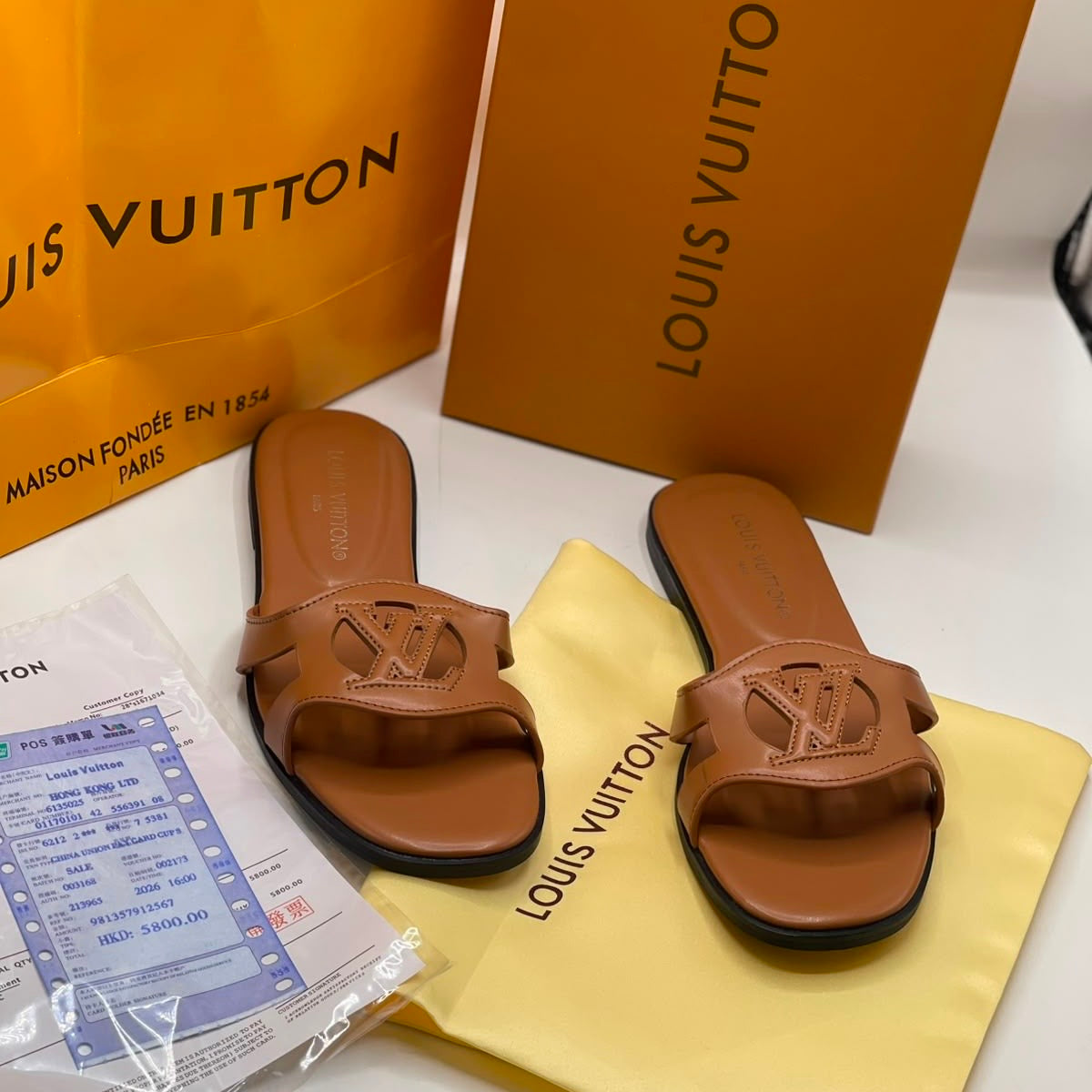 Louis Vuitton Calfskin LV Isola Flat Sandals-Box Packing