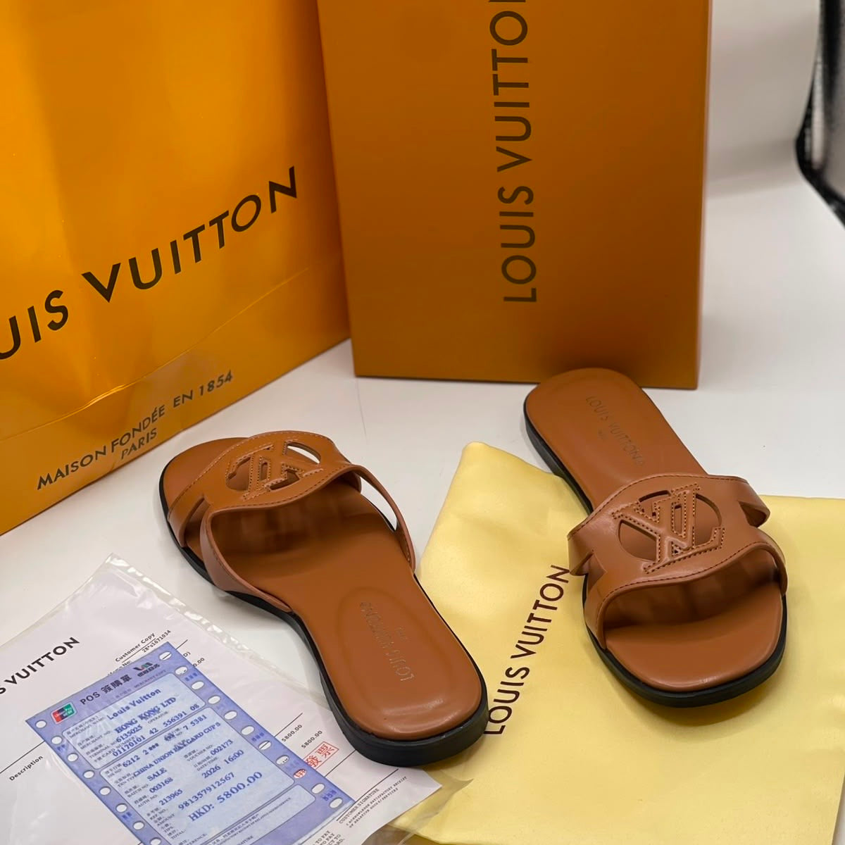 Louis Vuitton Calfskin LV Isola Flat Sandals-Box Packing