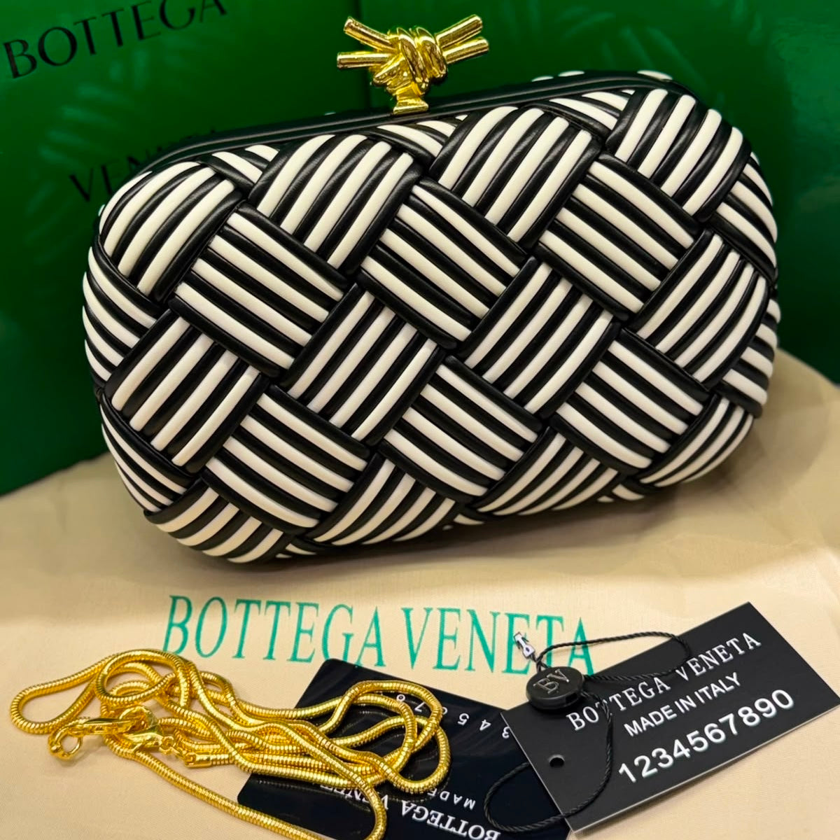 Bottega Venet Clutch-Box Packaging