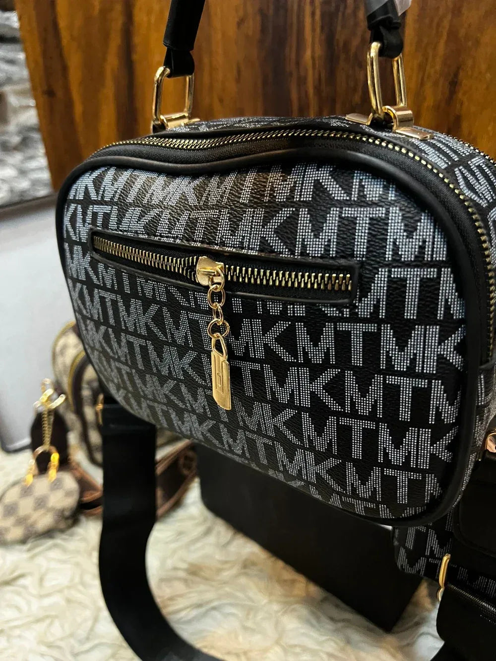 Victoria Crossbody