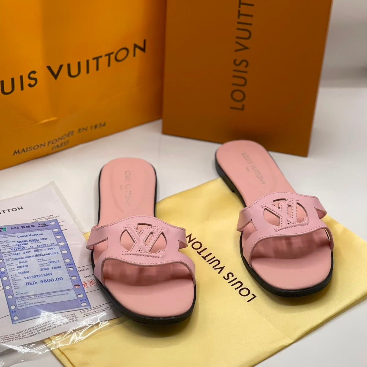 Louis Vuitton Calfskin LV Isola Flat Sandals-Box Packing