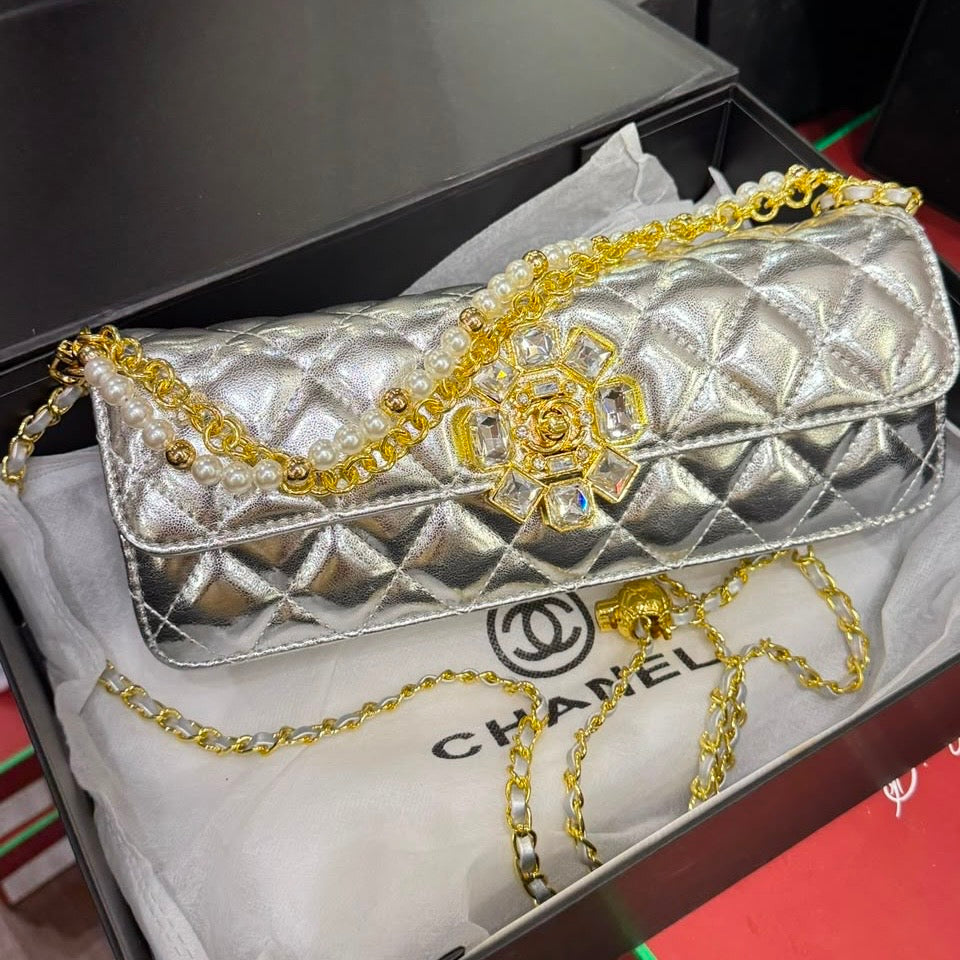CHANEL Cutch Bag-Magnetic Box