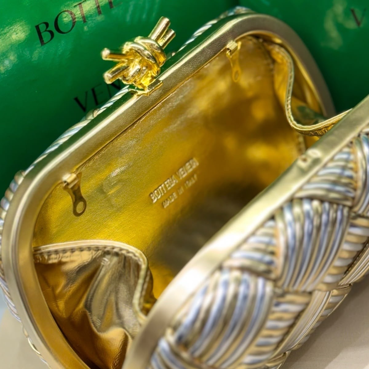 Bottega Venet Clutch-Box Packaging