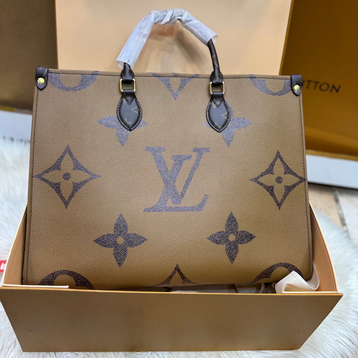 Louis Vuitton On The Go BB Bicolor Monogram Handbag Large - Magnetic Box