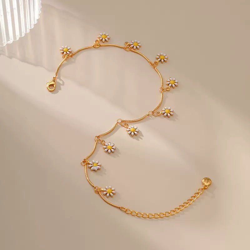 Gold-Plated Daisy Charm Anklet