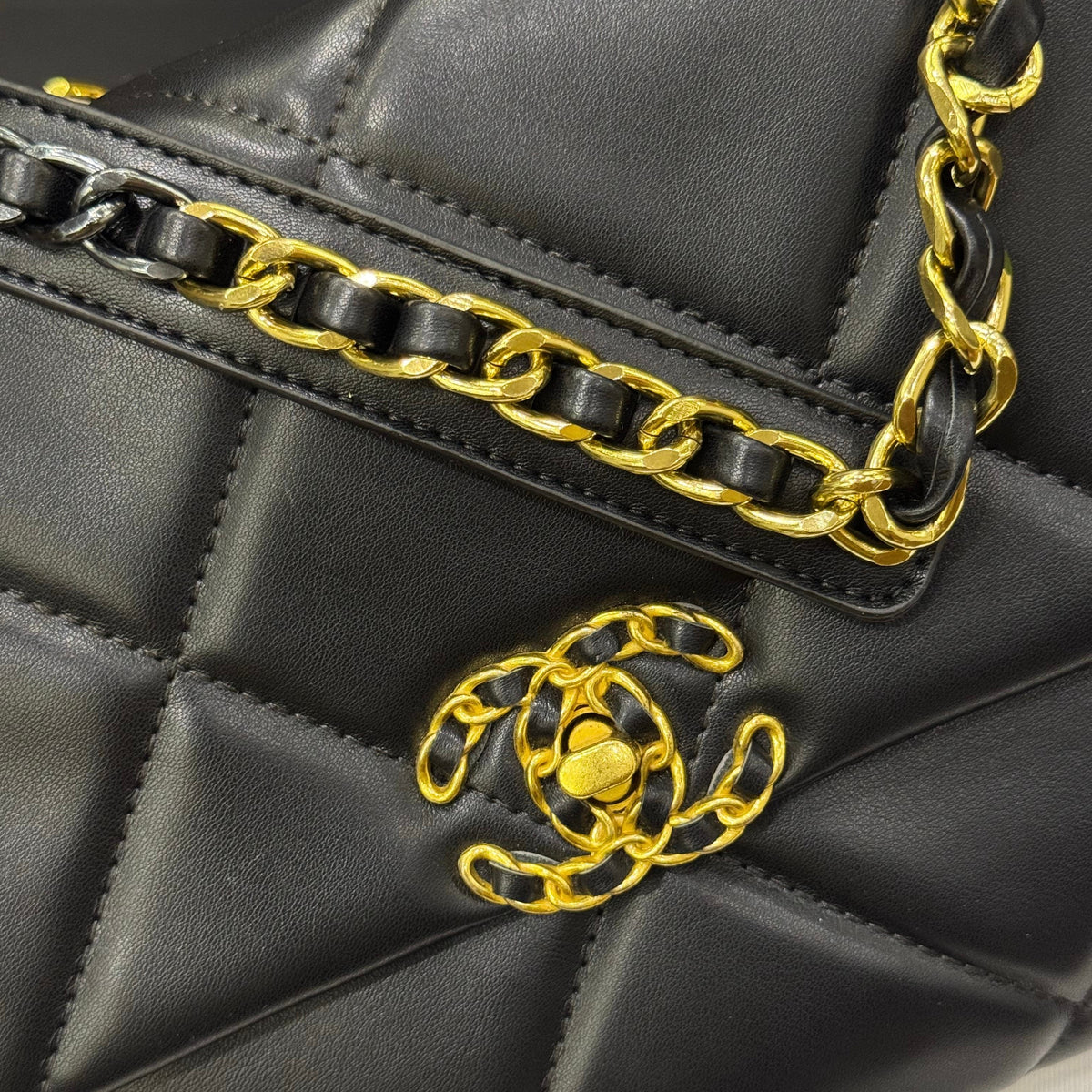 CHANEL 19 Flap Bag-Box Packaging