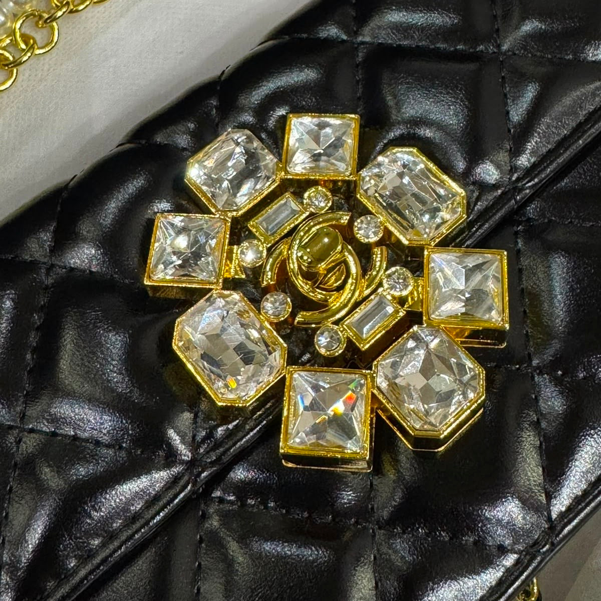 CHANEL Cutch Bag-Magnetic Box
