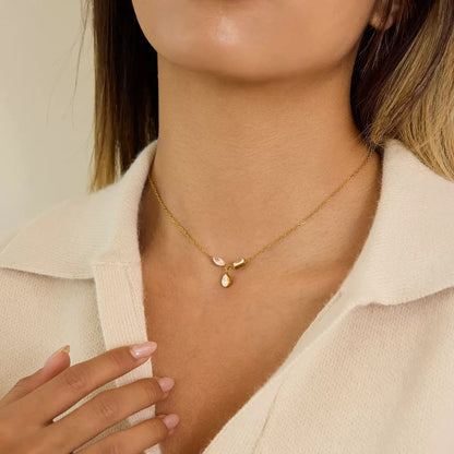 Lumi�re Trio Crystal Necklace