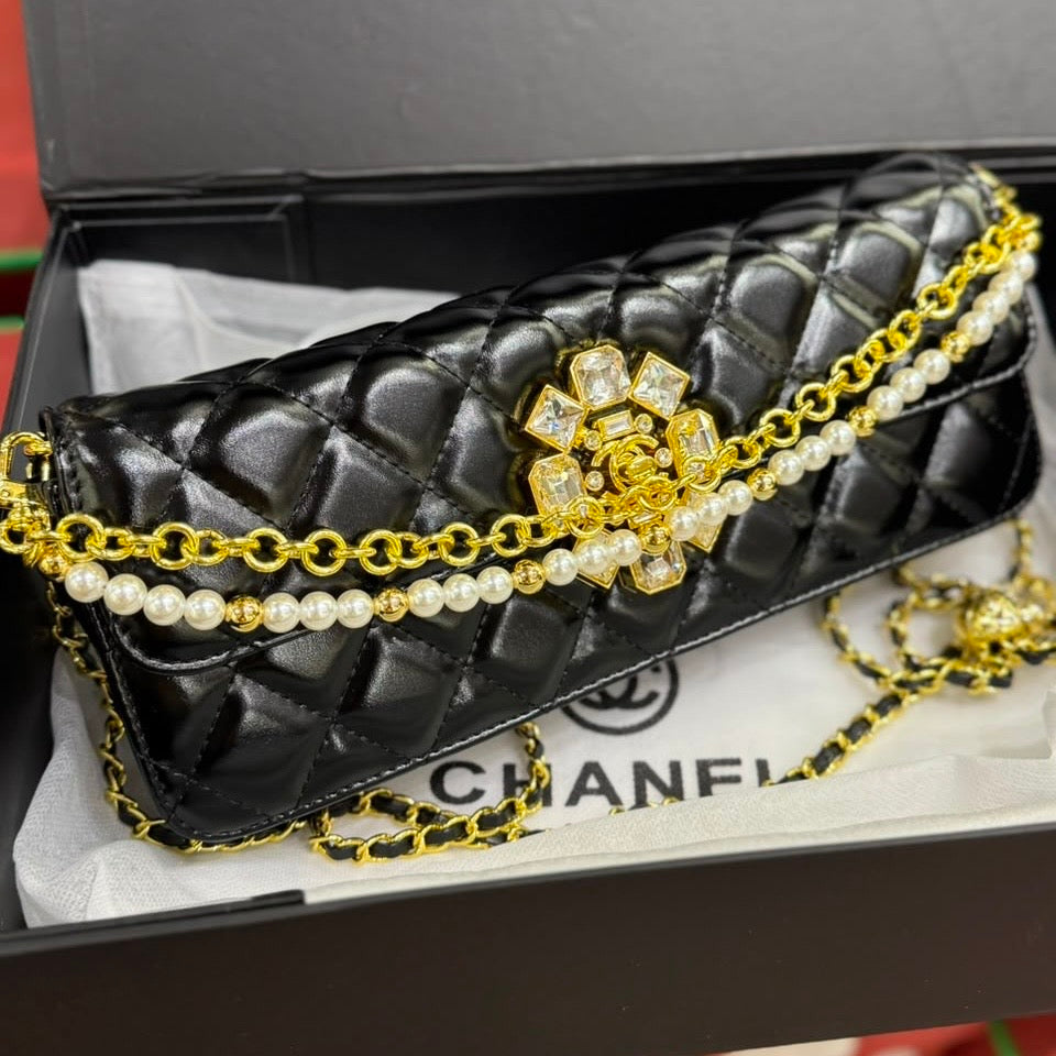 CHANEL Cutch Bag-Magnetic Box