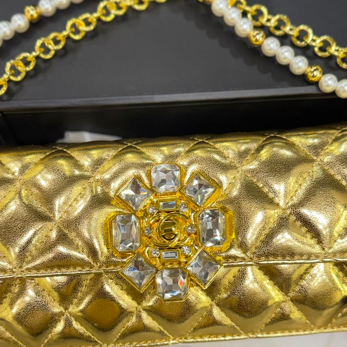 CHANEL Cutch Bag-Magnetic Box