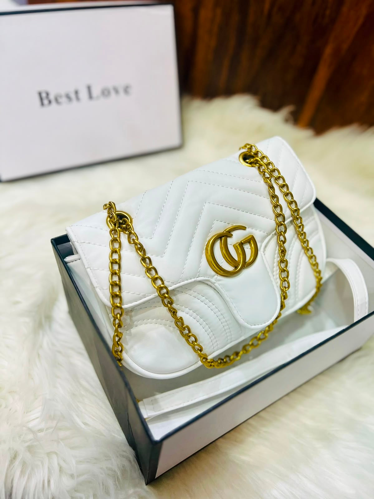 Shoulder handbag