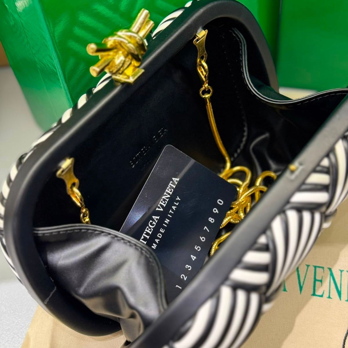 Bottega Venet Clutch-Box Packaging