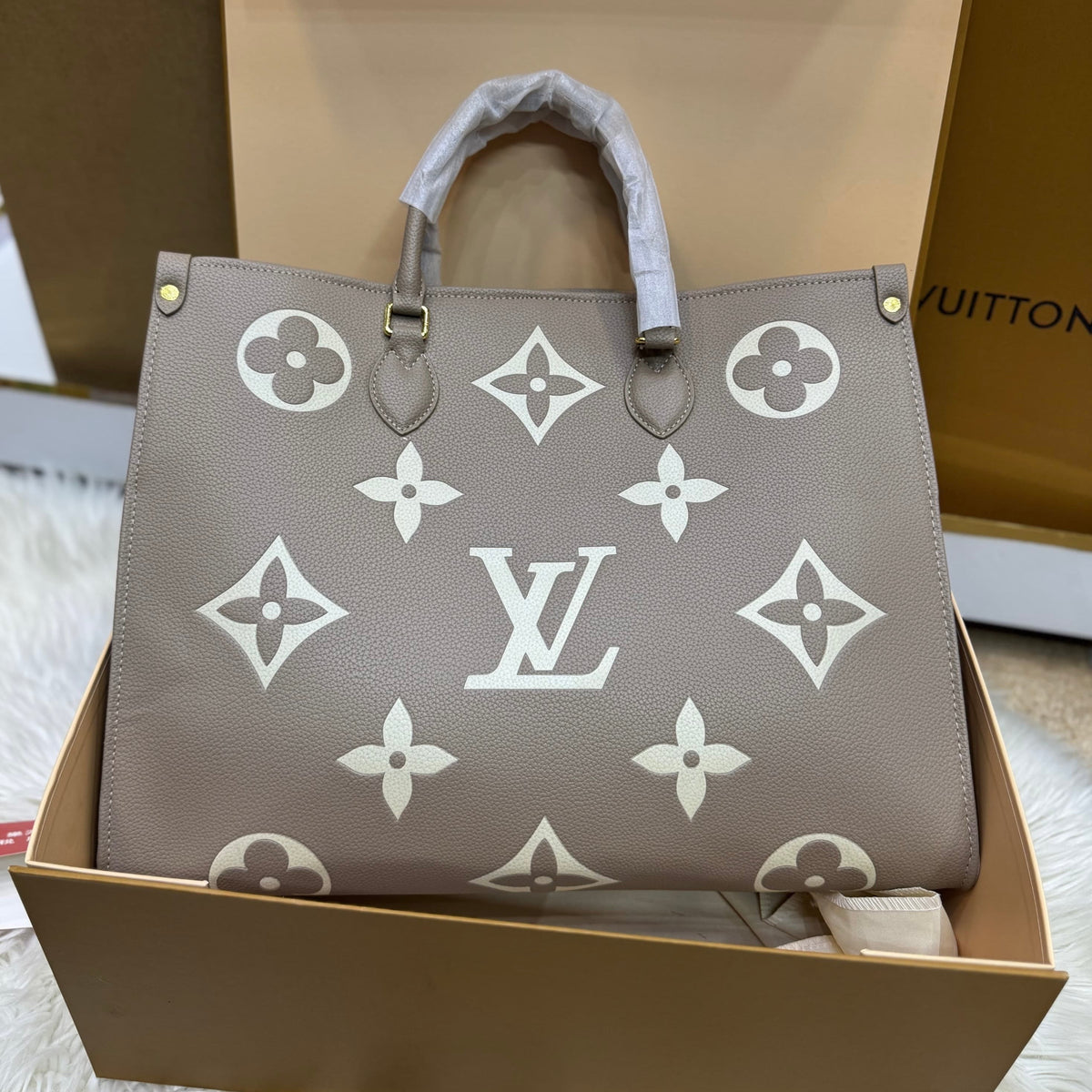 Louis Vuitton On The Go BB Bicolor Monogram Handbag Large - Magnetic Box