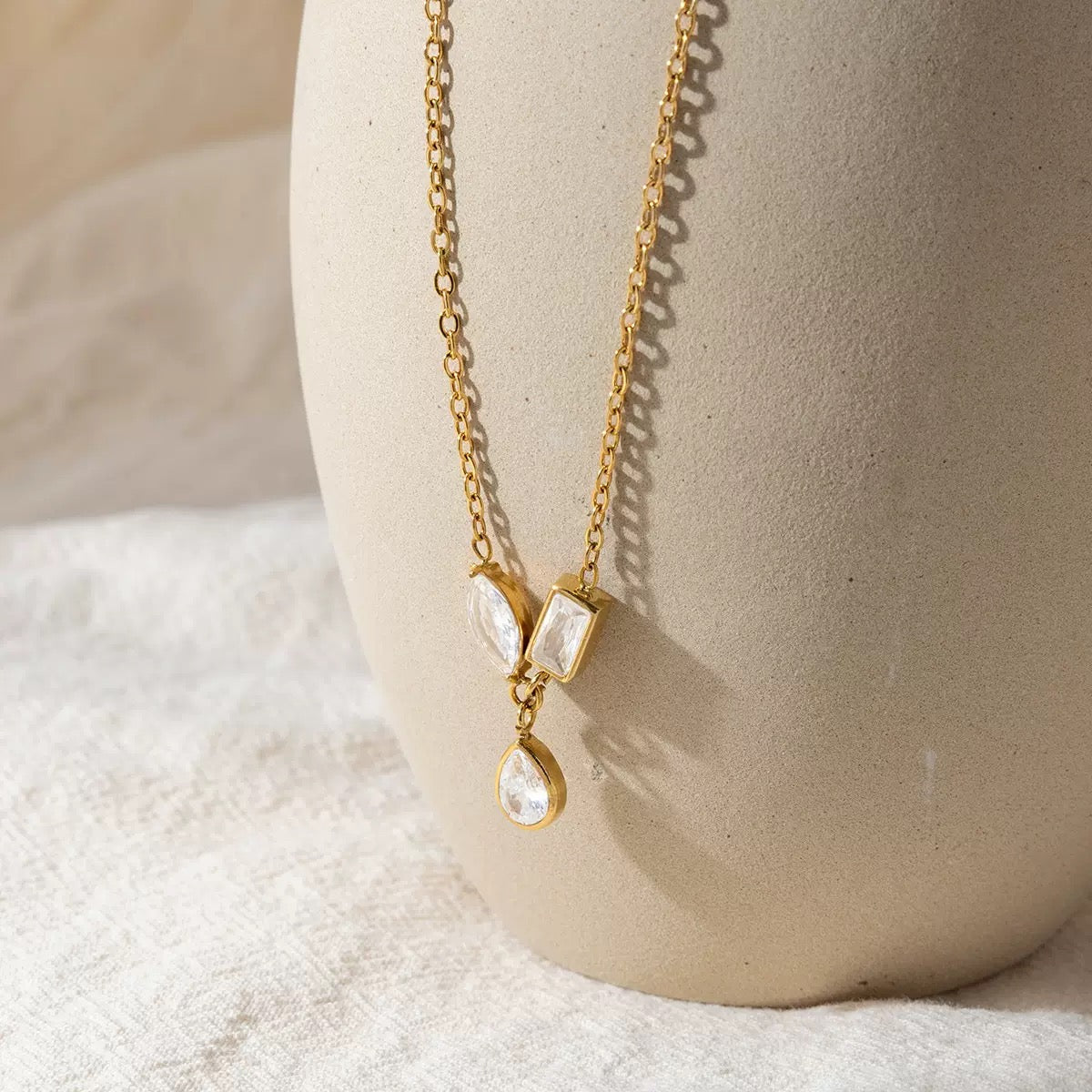 Lumi�re Trio Crystal Necklace