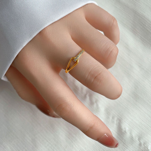 Minimalist Interlocking Crystal Loop Ring