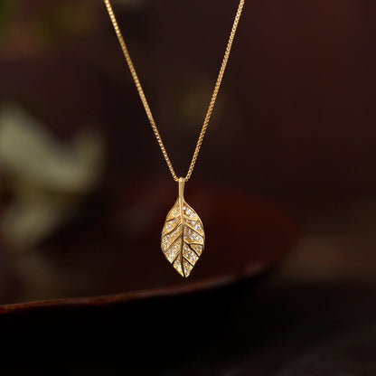 Gleaming Leaf Pendant Necklace