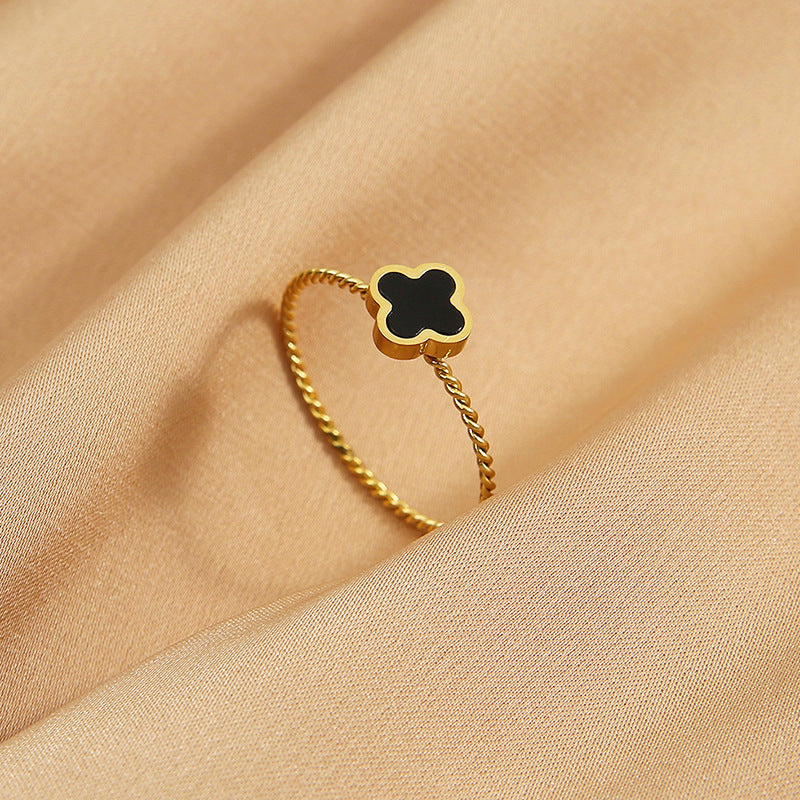 Aura Black Clover Twist Ring
