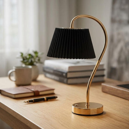 Elegant Curved Desk Lamp – Rechargeable – Black & Gold