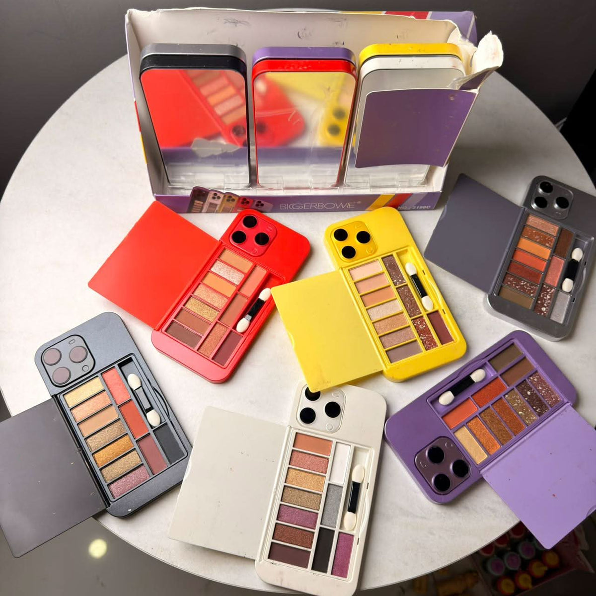 IPhone 17 Pro Max Style Eyeshadow Palette - The Effect Online