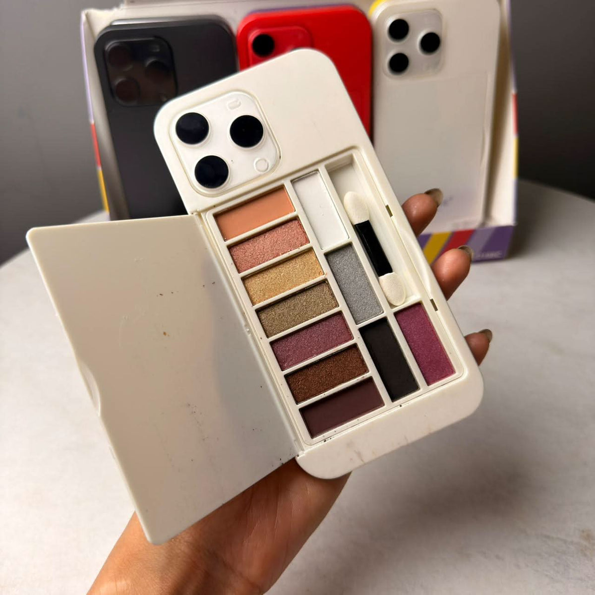 IPhone 17 Pro Max Style Eyeshadow Palette - The Effect Online