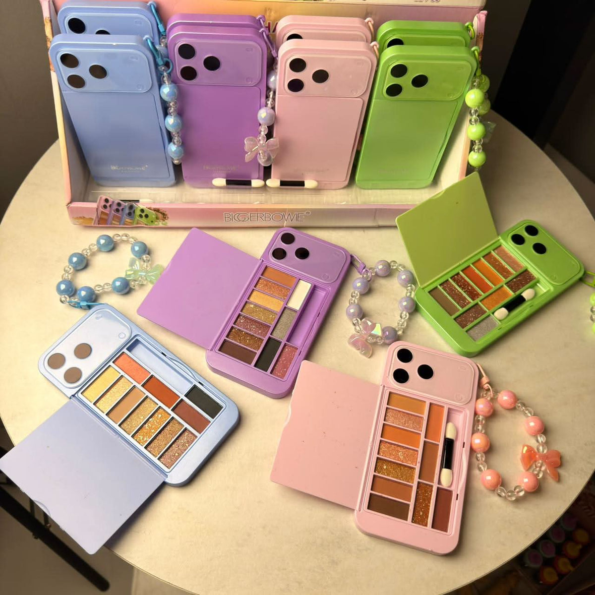 IPhone 17 Pro Max Style Eyeshadow Palette With Hand Band