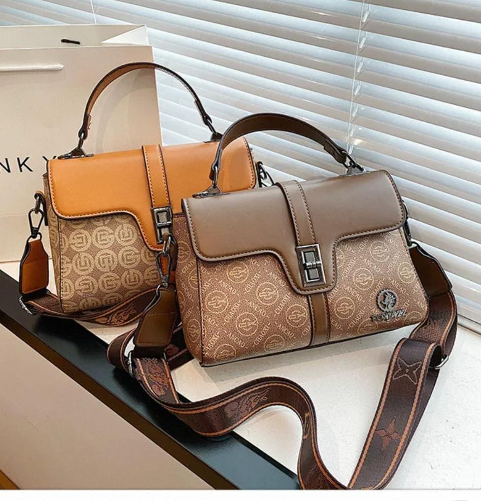 Aurila Crossbody