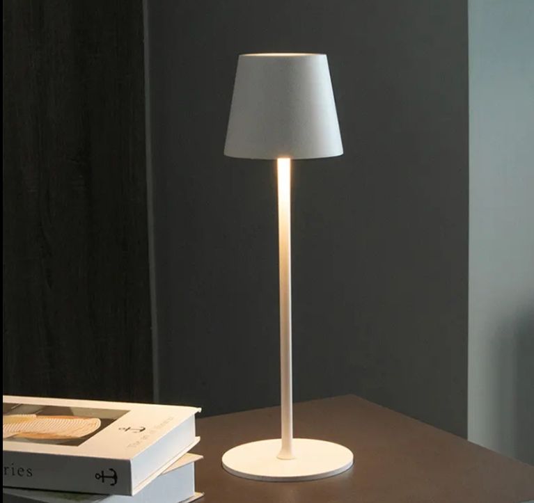 Minimalist Modern Table Lamp – Sleek Matte Black & White Design