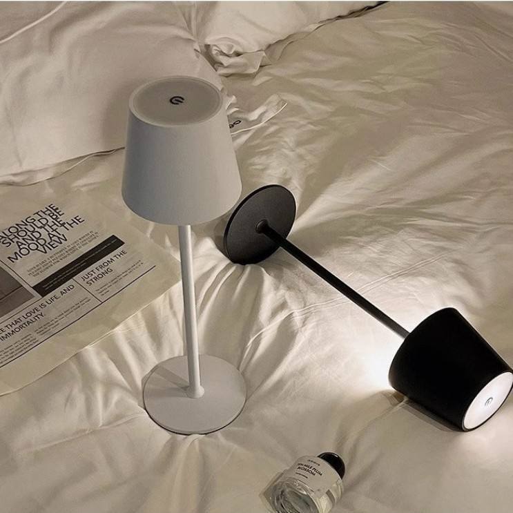 Minimalist Modern Table Lamp – Sleek Matte Black & White Design