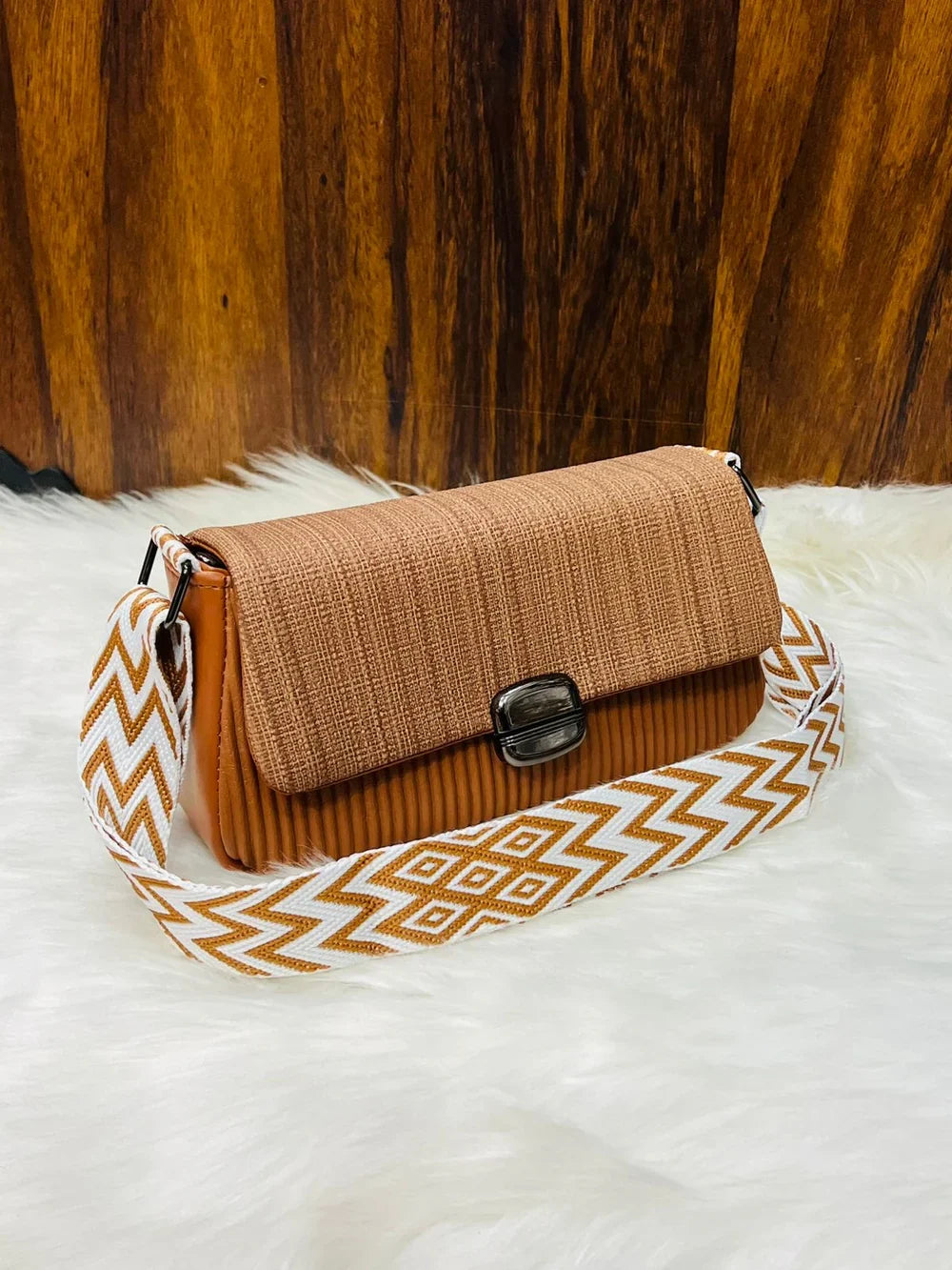 Fleen Crossbody