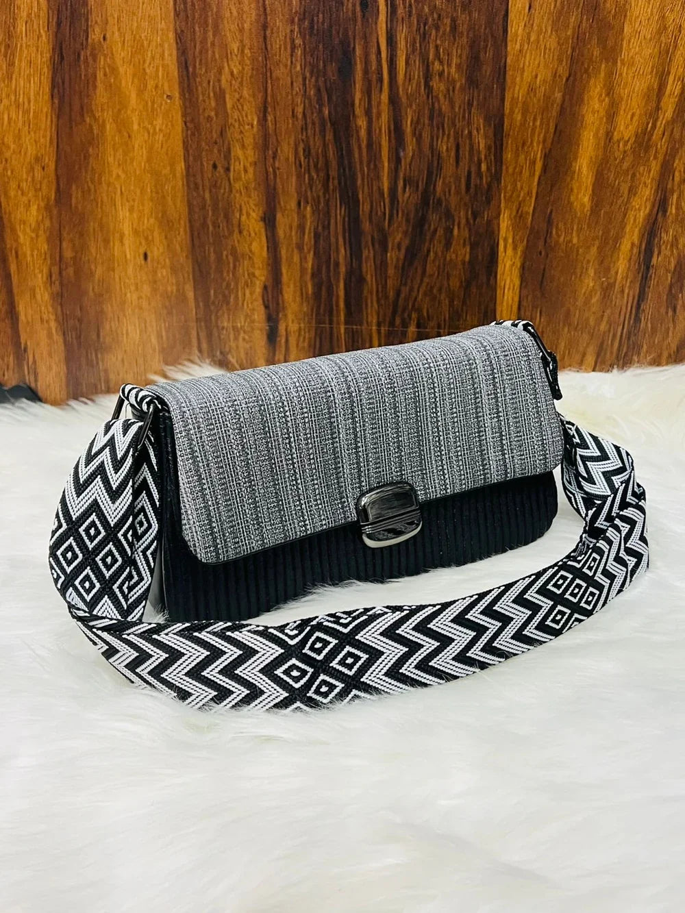 Fleen Crossbody